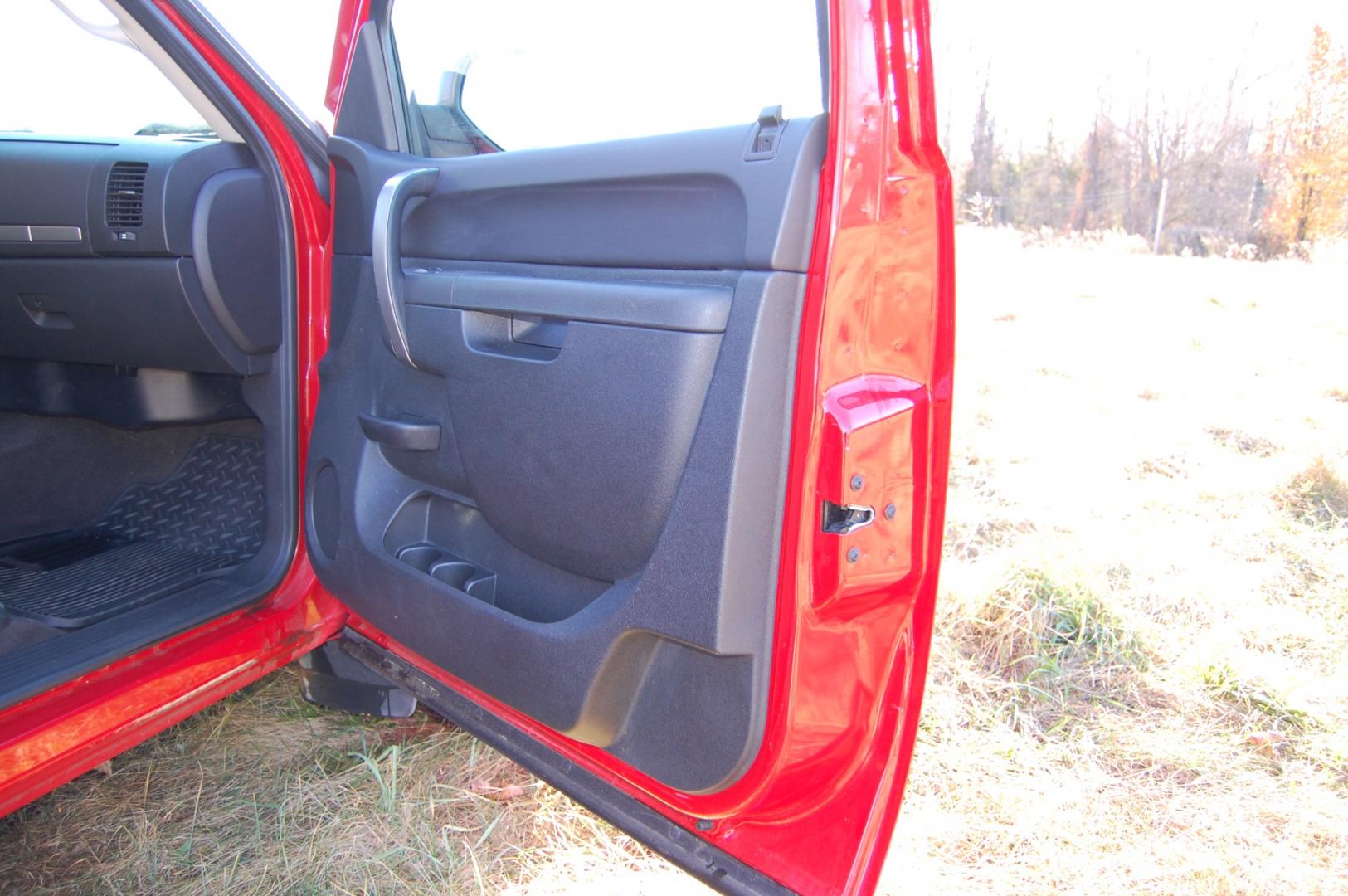 2010 RED /Black Cloth Chevrolet Silverado 1500 LT1 (1GCSKSE3XAZ) with an 5.3L V8 OHV 16V FFV engine, Automatic transmission transmission, located at 6528 Lower York Road, New Hope, PA, 18938, (215) 862-9555, 40.358707, -74.977882 - Here for sale is a very nice 2010 Chevrolet Silverado 1500 extended cab with a Z71 package. Under the hood is a strong running 5.3 liter V8 which puts power to 2 or 4 wheels via a smooth shifting automatic transmission. Features include; Black cloth interior, keyless entry, 2 remotes, 3 keys, cru - Photo#19